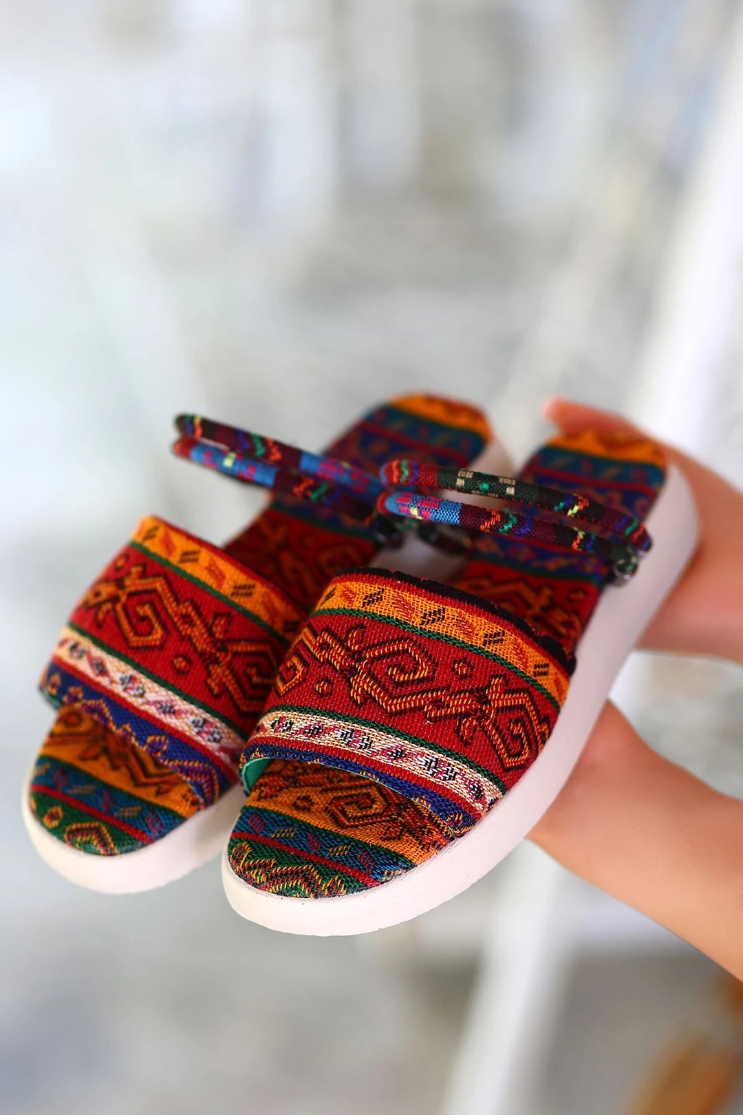 Yoni%20Kilim%20Desenli%20Sandalet